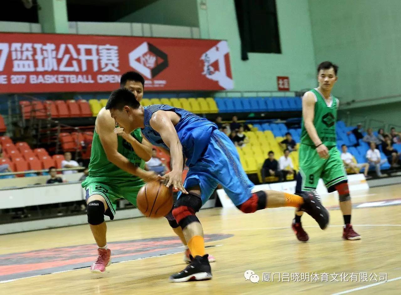 西南联队在友谊赛中击败北部联队