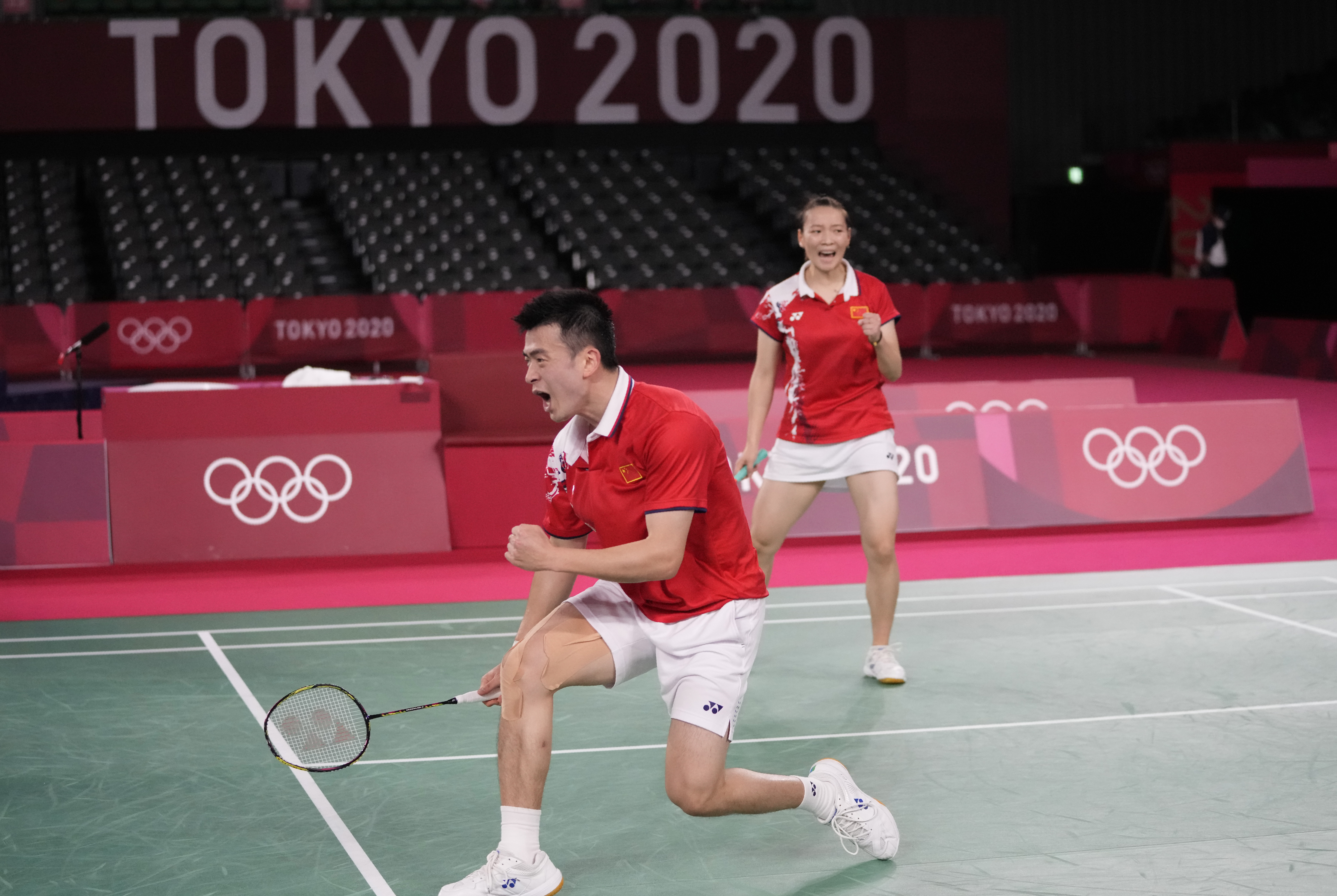 开云平台-中国队鏖战马来西亚队，黄鸭组合关键制胜